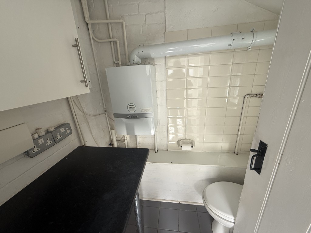 Lot: 99 - REFURBISHED TWO-BEDROOM TERRACED PROPERTY - Utility room-cloak room WC